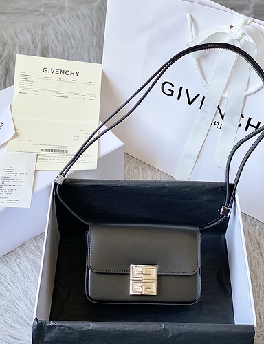 Givenchy-123f42c9